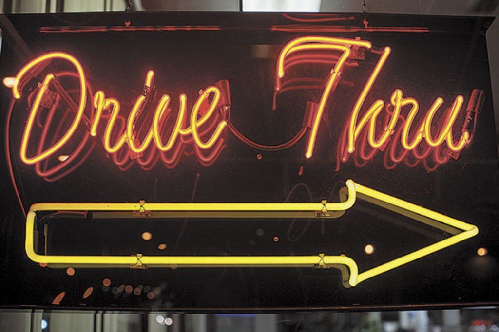 letrero drive thru neon