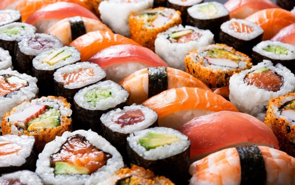 sushi uno de los platillos japoneses más queridos
