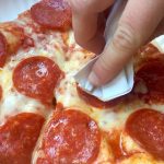 Absorber la grasa de la pizza