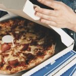 Entrega de pizza en caja