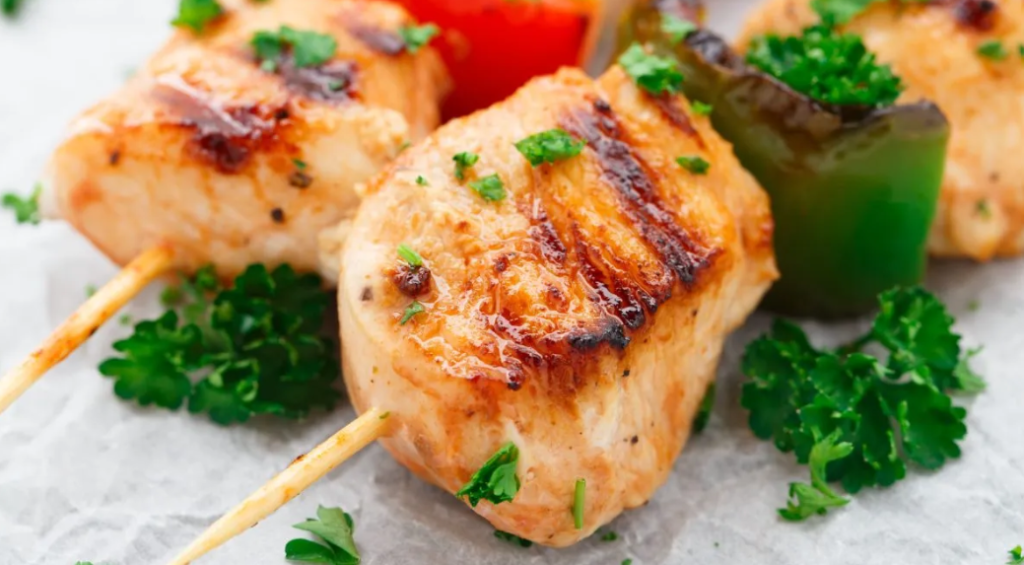 brocheta de pollo