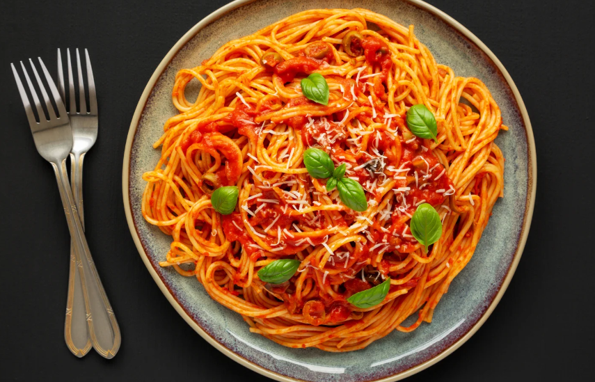 spaghetti rojo cremoso